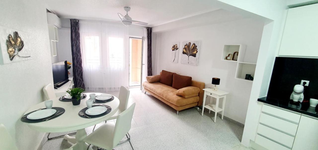 Apartments On The Beach In Torrevieja Exteriör bild