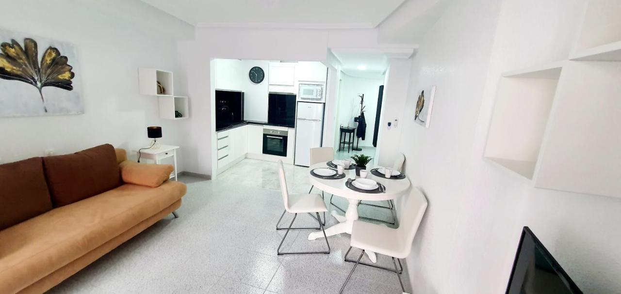 Apartments On The Beach In Torrevieja Exteriör bild